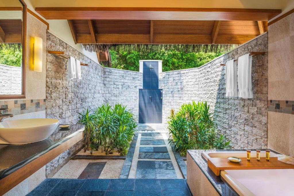 Sheraton Maldives Full Moon Resort & Spa — Island / Beachfront Cottage