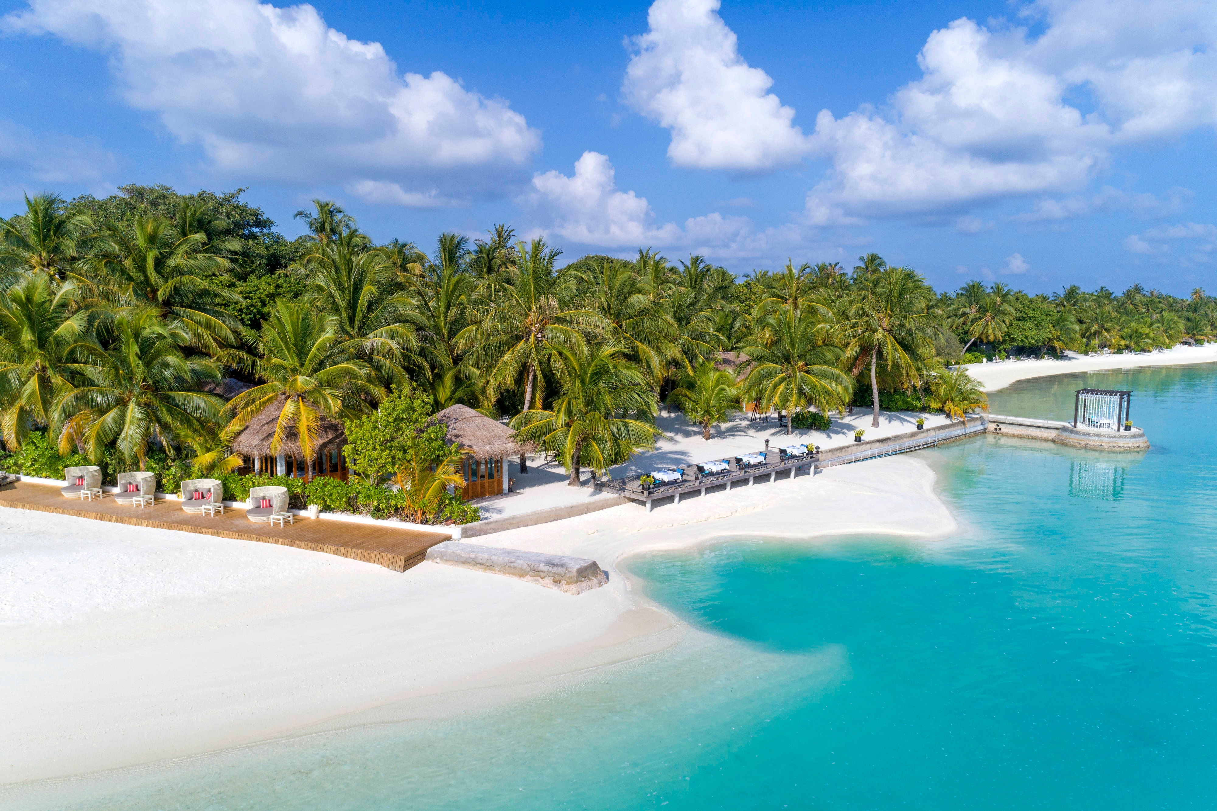 Seaplane transfer to resort